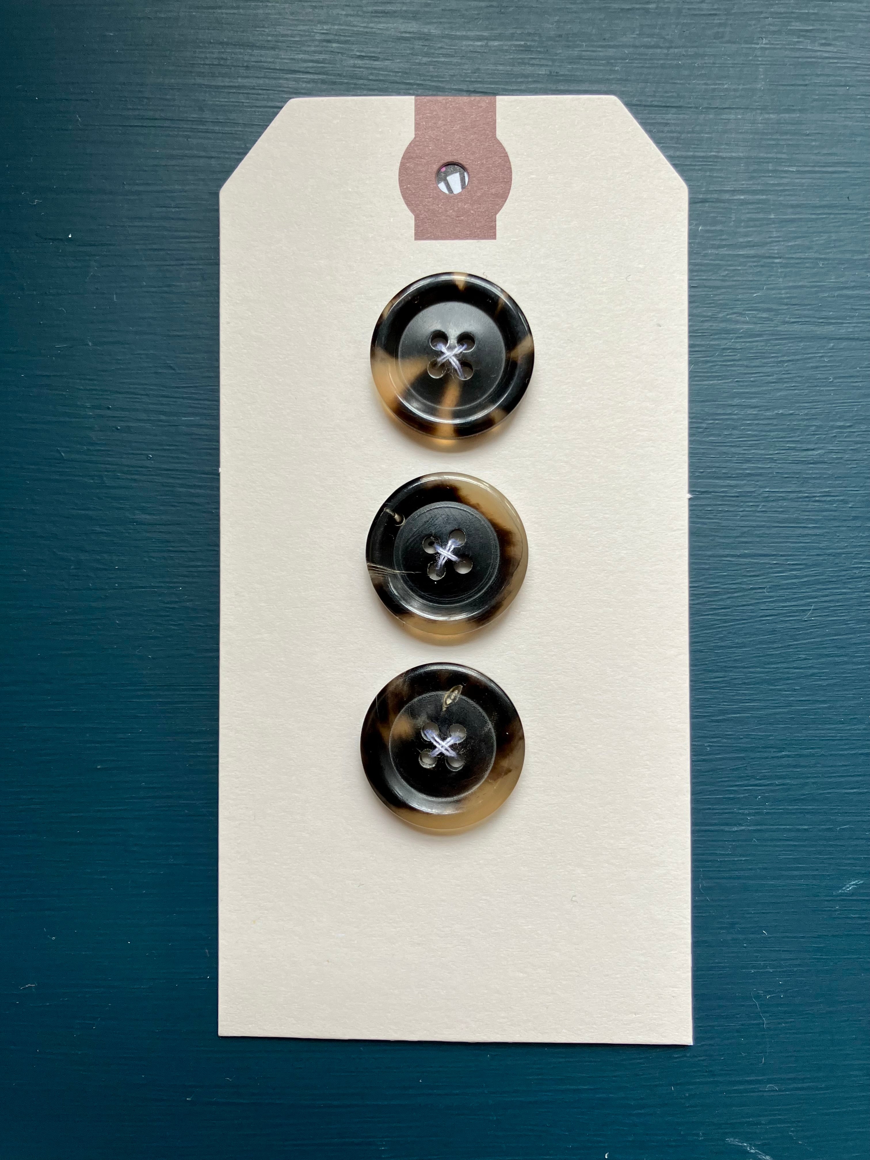 Merchant & Mills: "Drawing Room" Tortoiseshell Horn Buttons: 20mm