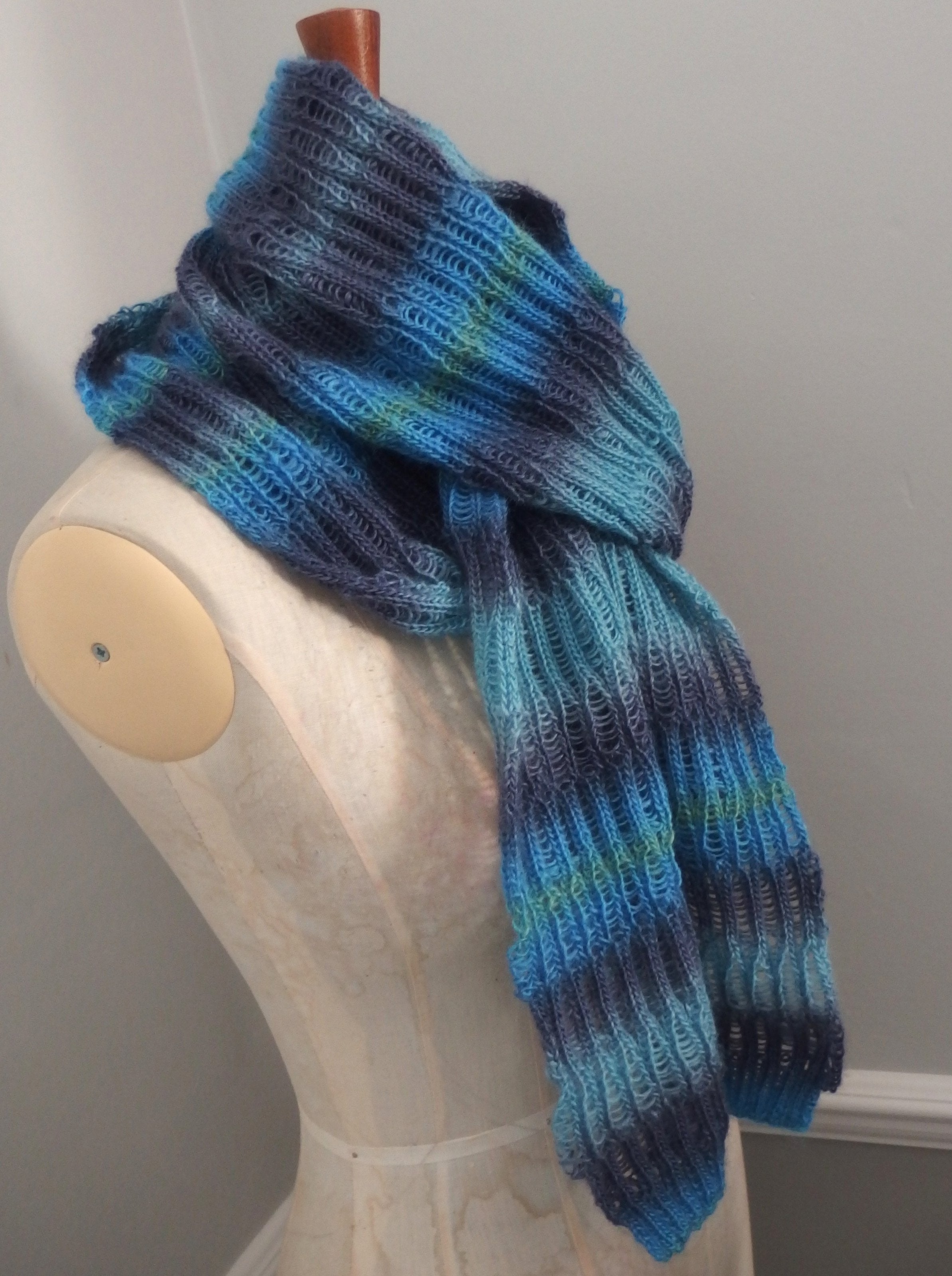 Scarf - Extraordinary soft 80% wool and 20% silk- Ocean Blues