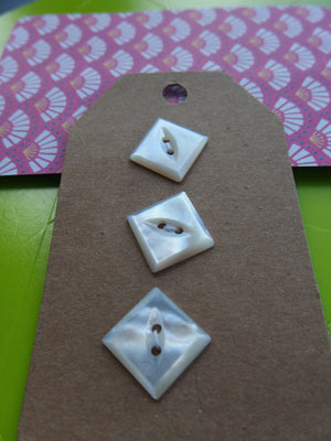 Vintage Button: Pearl