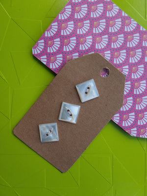 Vintage Button: Pearl
