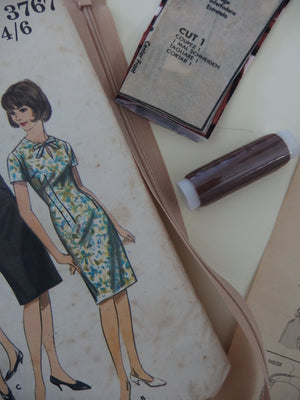 Vintage Dress Kit: Geometric print