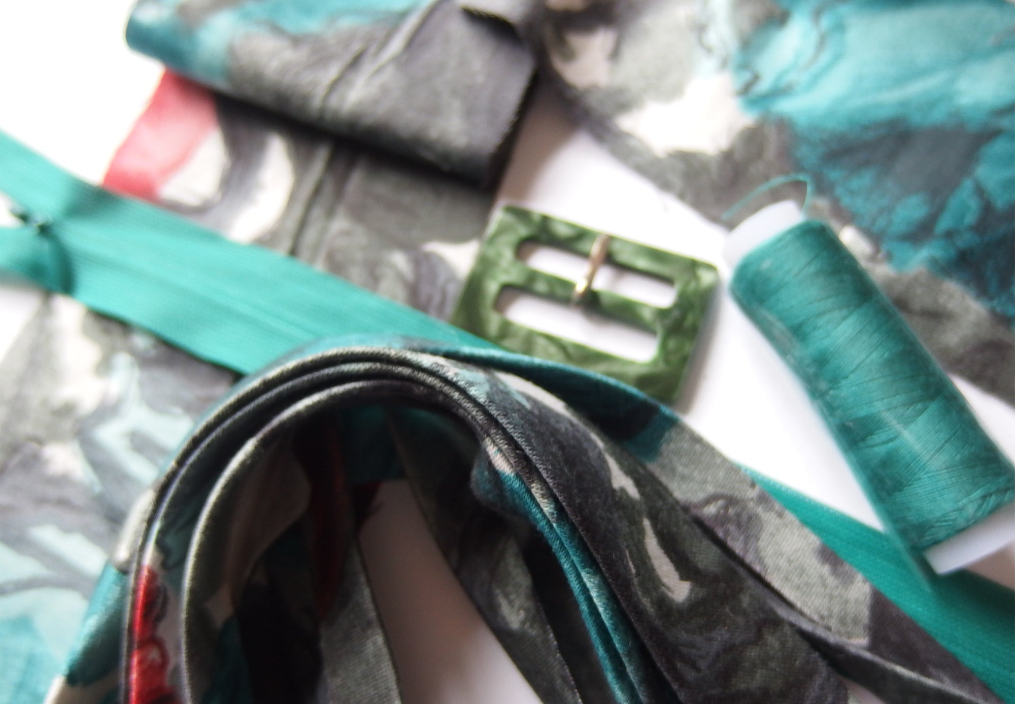 Vintage Dress-making Kit: Abstract Floral Dress