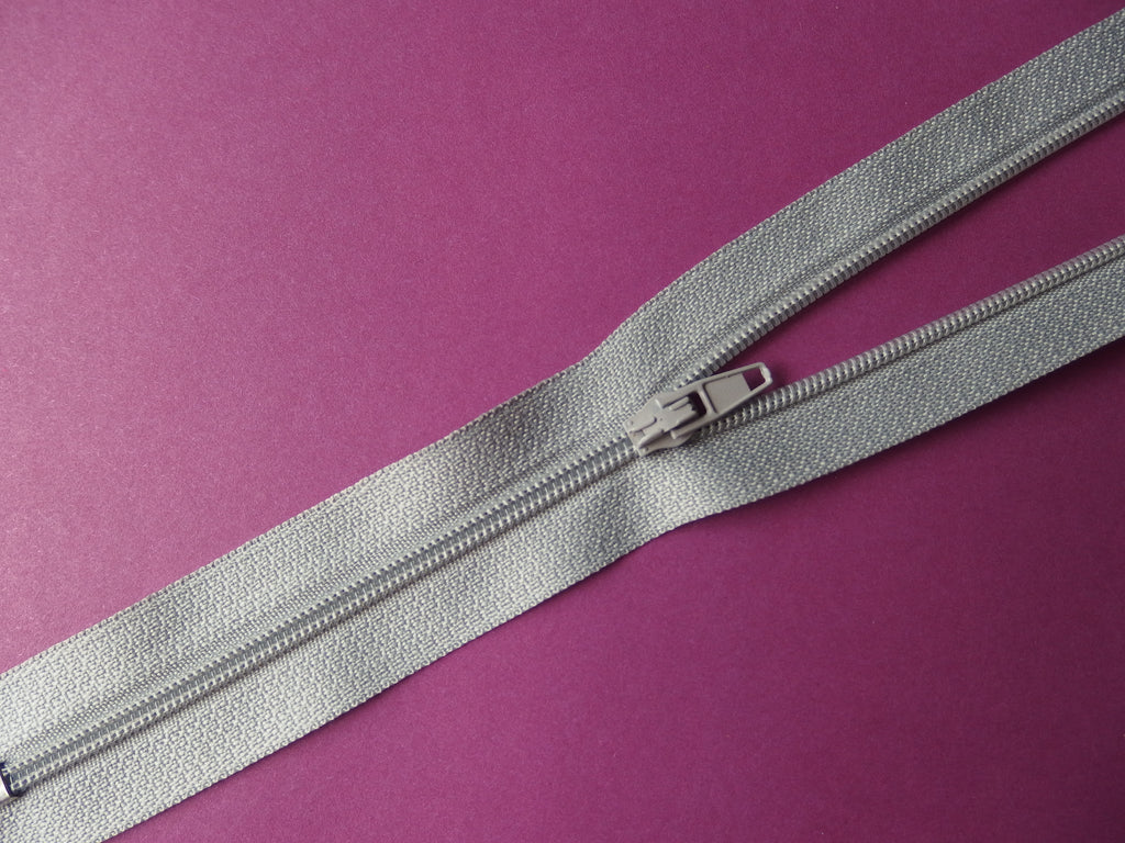 Nylon closed end Zip: 20cm Light Grey