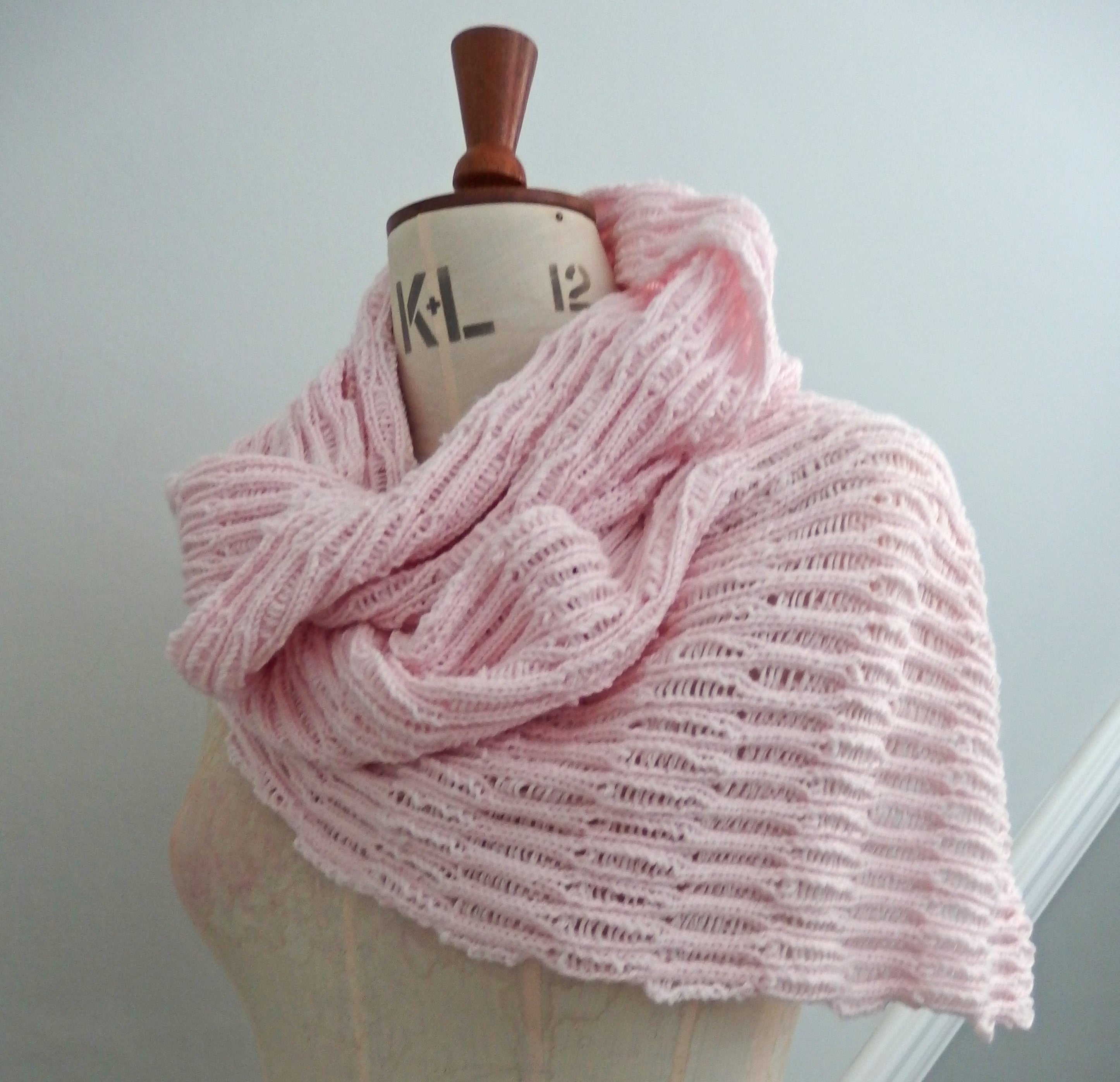 Scarf - Extraordinarily soft 100% Baby Merino Wool: Pale Pink