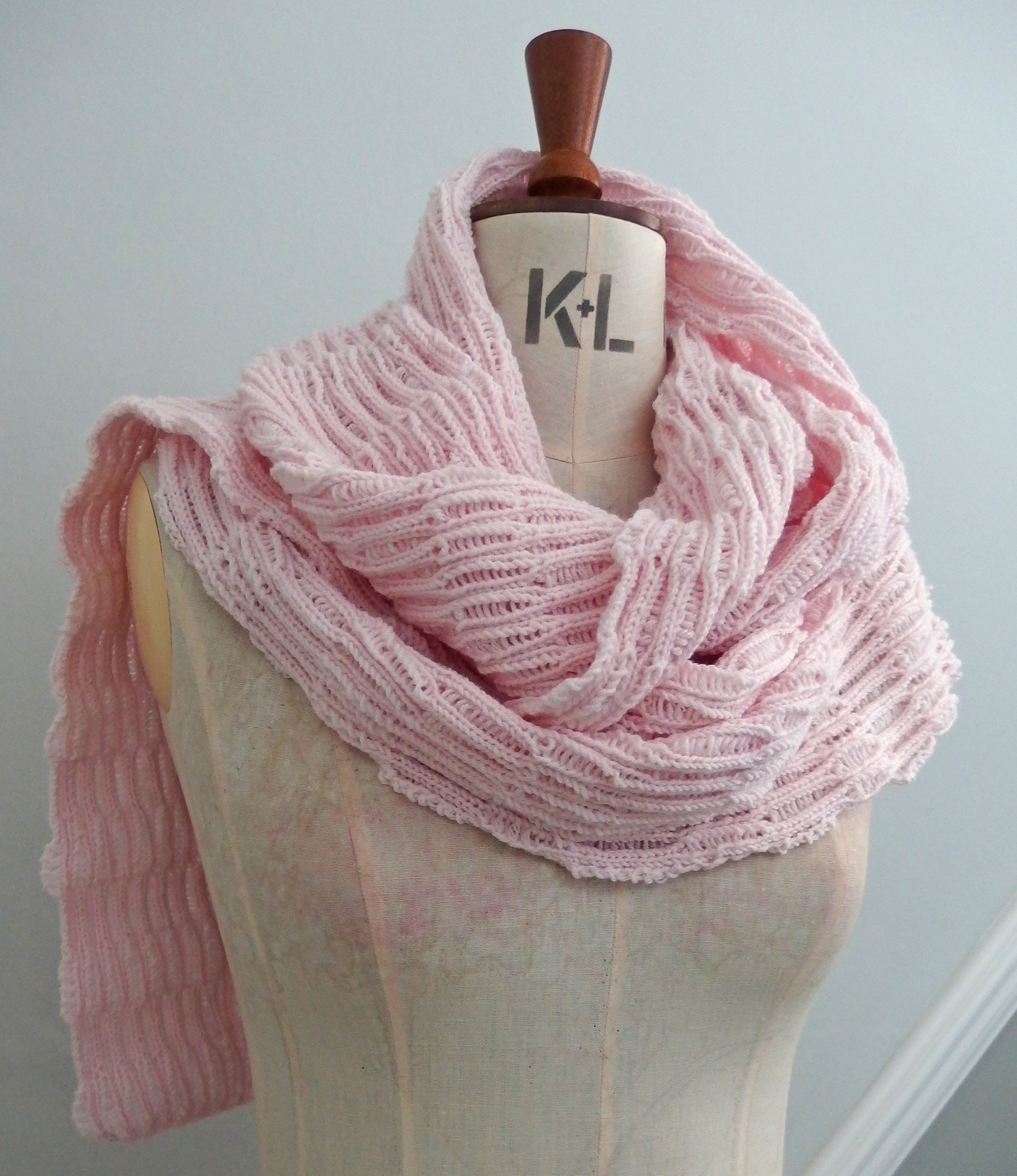 Scarf - Extraordinarily soft 100% Baby Merino Wool: Pale Pink