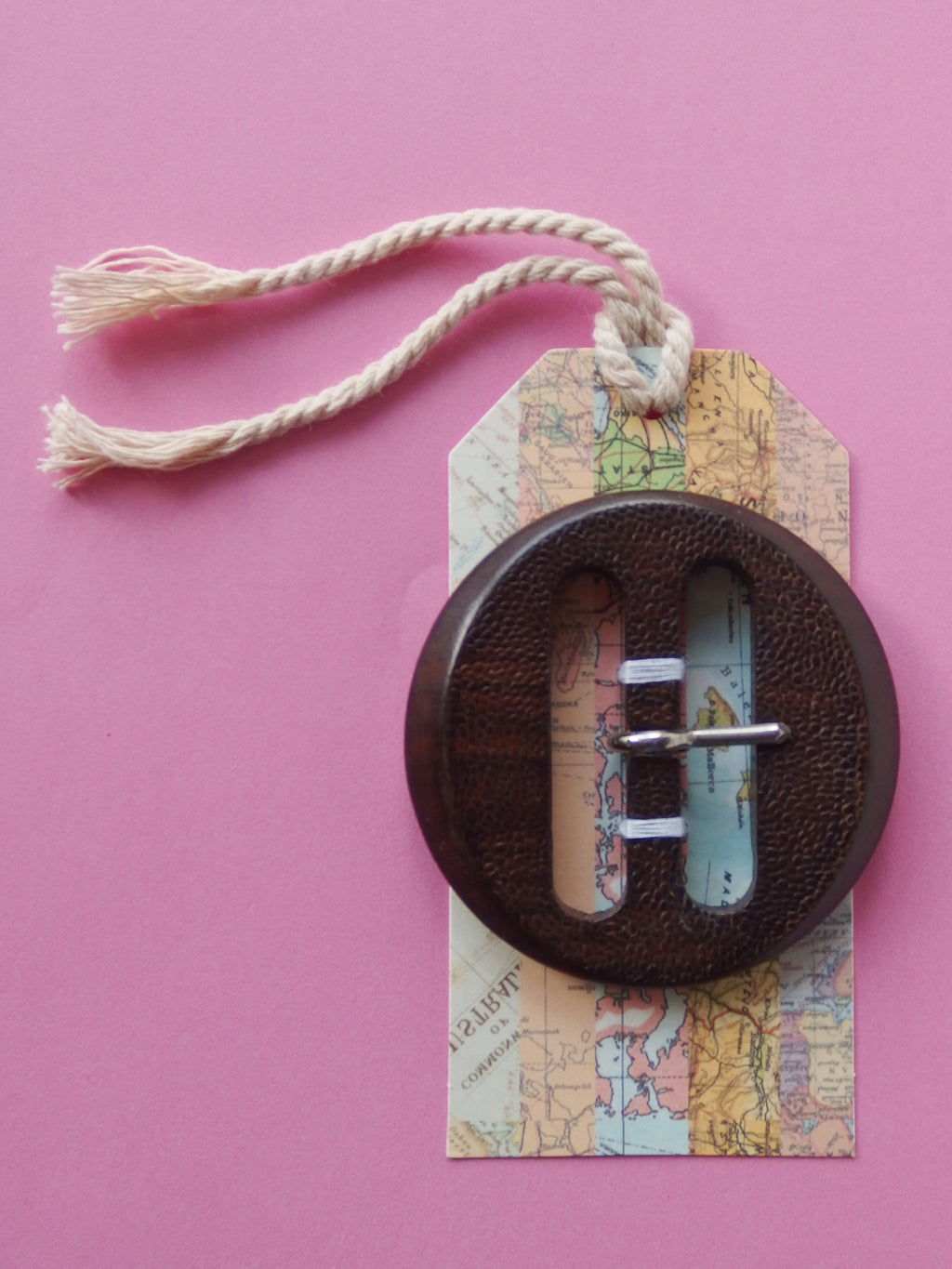 Vintage buckle: round wooden