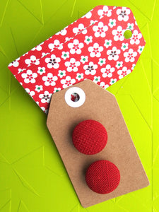 Vintage Buttons: red fabric