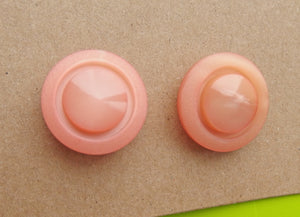 Vintage Buttons: Pale orange