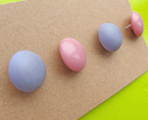 Vintage Buttons: Soft pink and purple