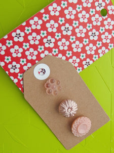 Vintage Buttons: Soft pinks