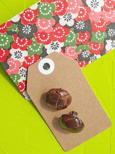 Vintage Buttons: Brown leather