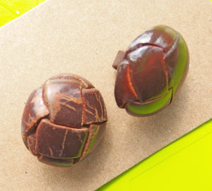 Vintage Buttons: Brown leather