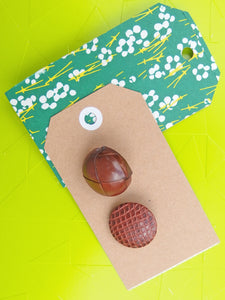 Vintage Buttons: Brown leather