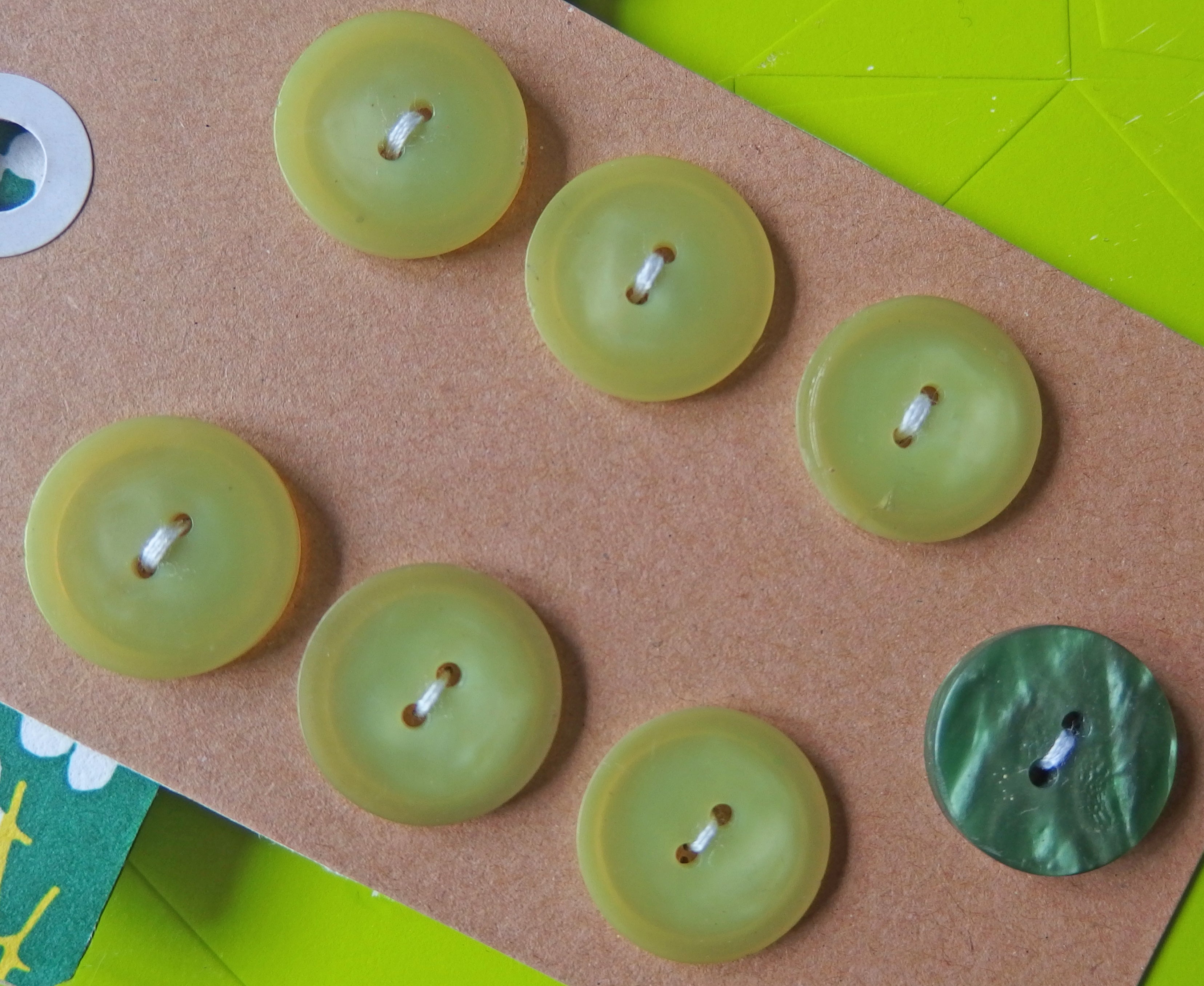 Vintage Buttons: Green mixed