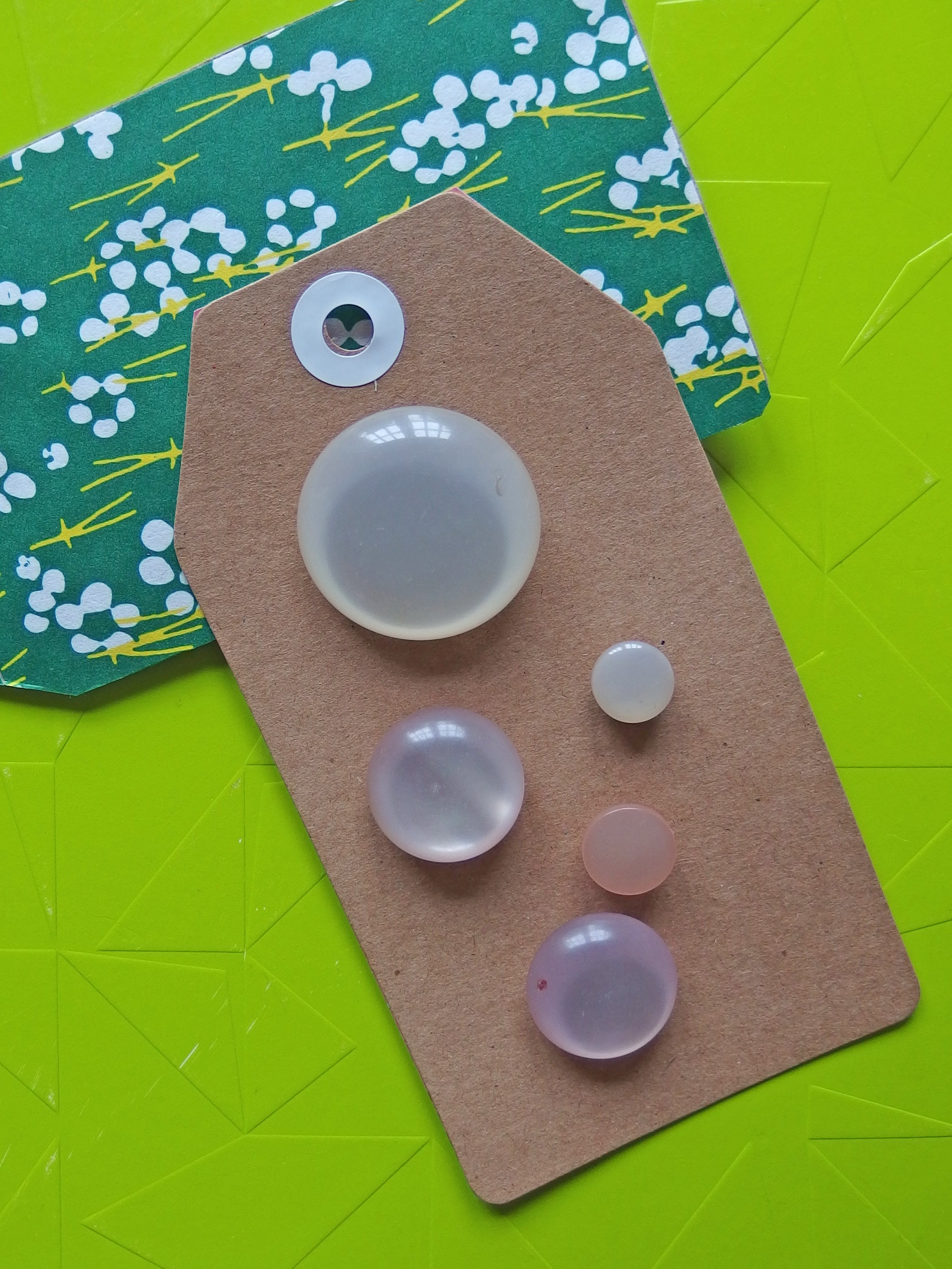 Vintage Buttons: Mixed Pearl Pink and White