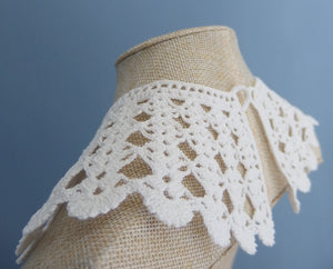 Vintage lace collar