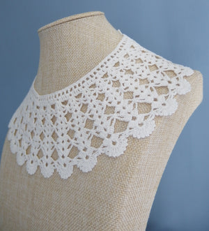 Vintage lace collar