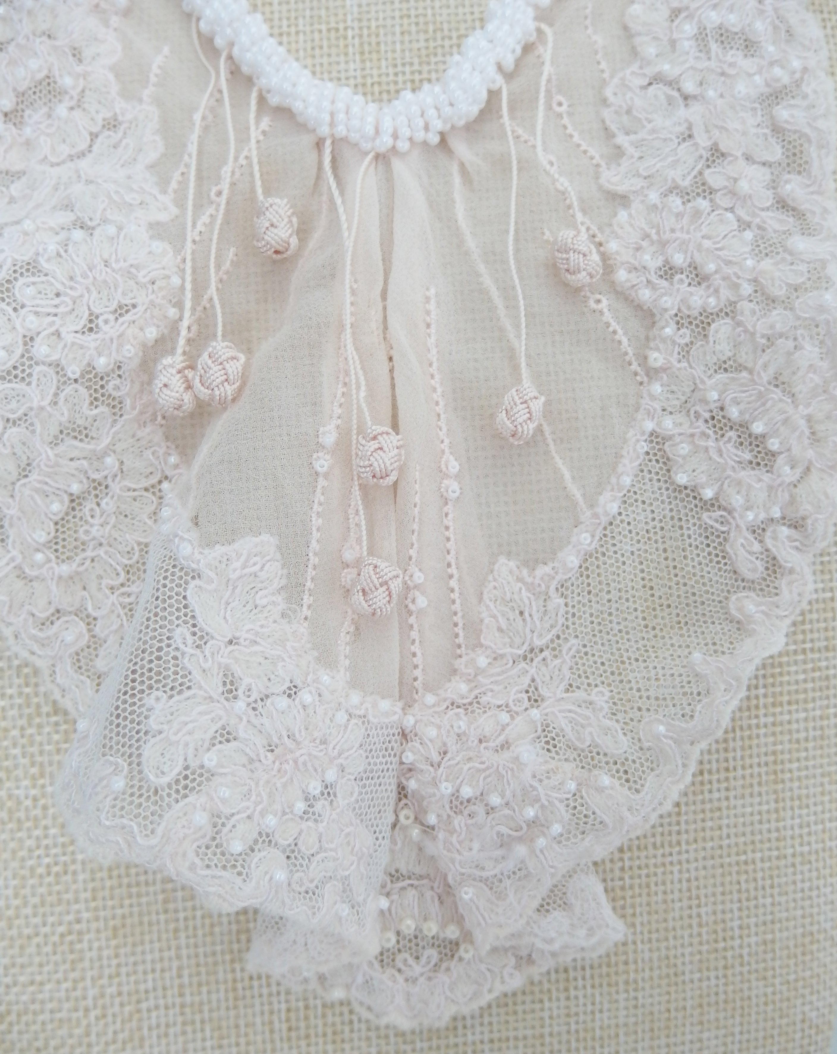 Vintage lace collar