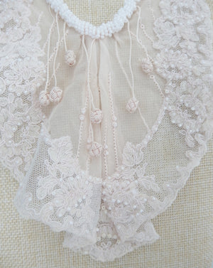 Vintage lace collar