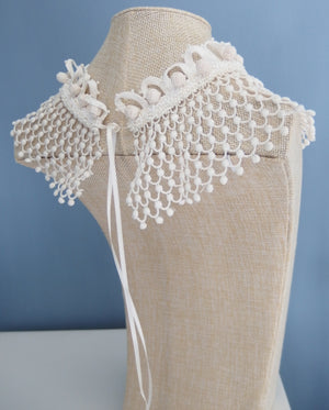 Vintage lace collar