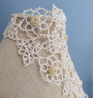 Vintage lace collar