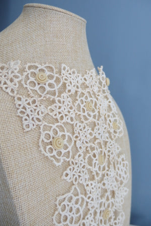Vintage lace collar