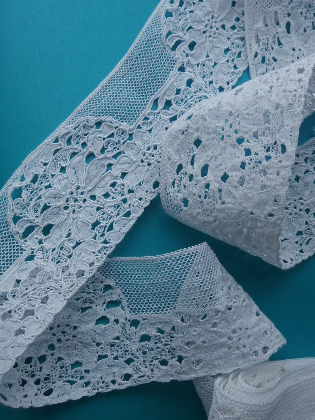 Vintage lace length - white