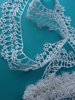 Vintage lace length - white