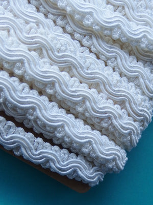 Vintage lace length - white